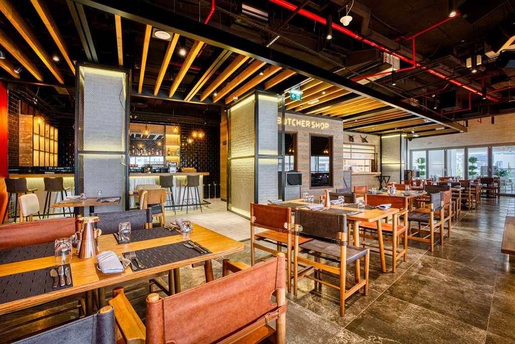 ホテル The First Collection Dubai Business Bay レストラン 写真 Interior of the restaurant